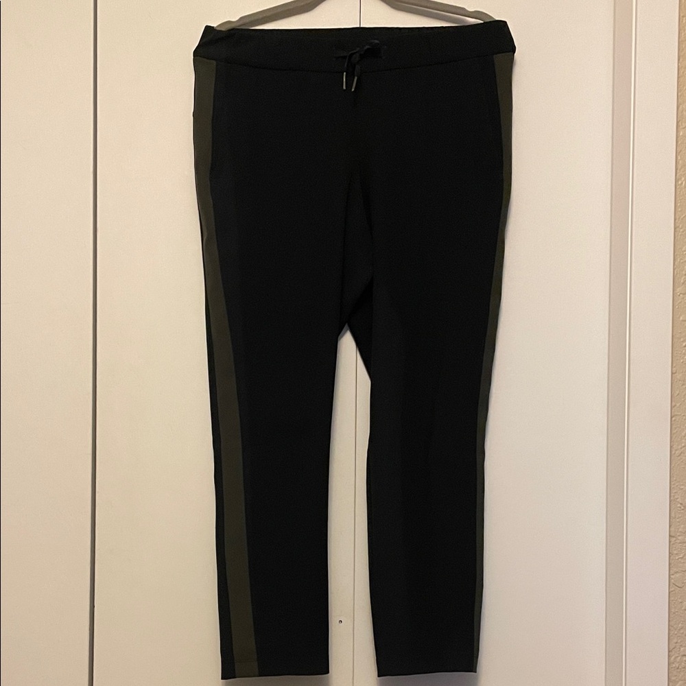 Lululemon Athletica Black and Green On The Fly Pants